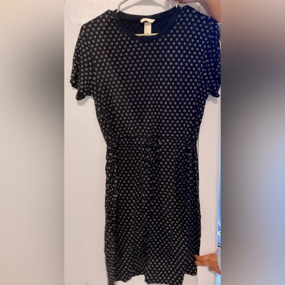 H&M🛍
Women’s T-Shirt Dress 👗 Adjustable Tie Waist. Navy & White pattern
Size:M - Picture 7 of 9